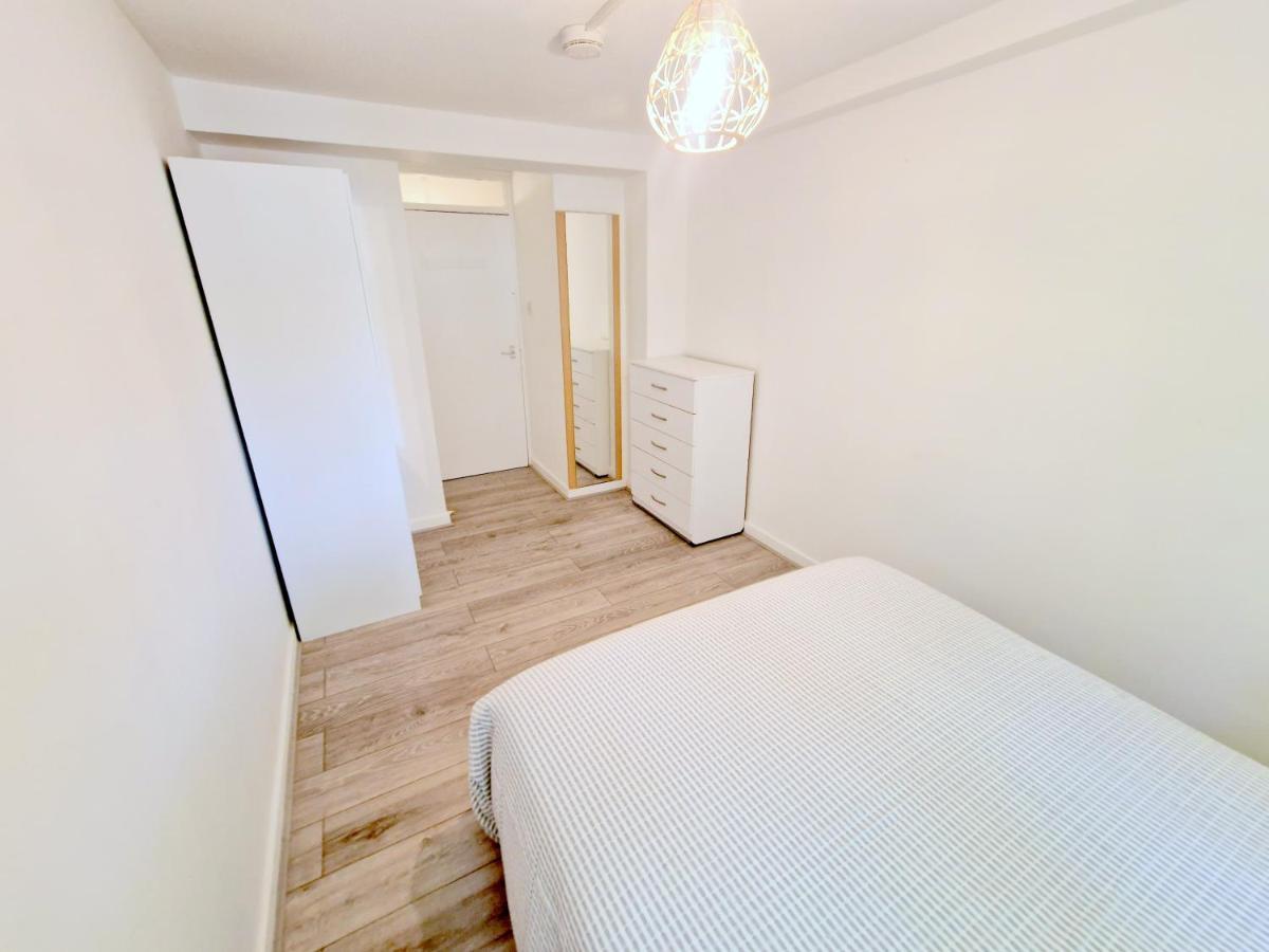 Апартаменты Flat In Battersea, 5 Minutes From Clapham Junction Station Лондон Экстерьер фото
